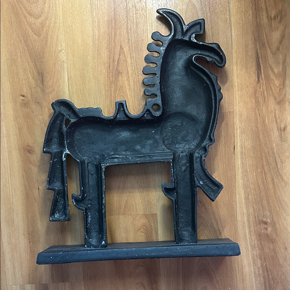 Vintage-Inspired Green Roman Horse Sculpture - Picture 2 of 4